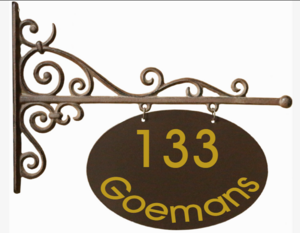 Uithangbordje bruin voordeur