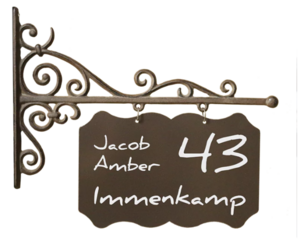 Uithangbordje roestbruin voordeur